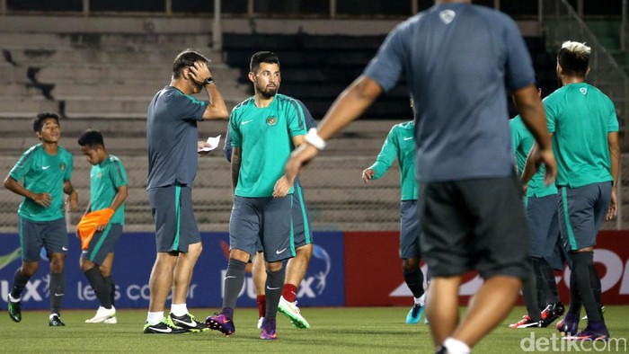 Riedl: Semua Pemain Fit untuk Hadapi Singapura