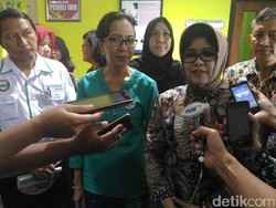Guru Perempuan di Surabaya Ramai-ramai Ikuti Pap Smear