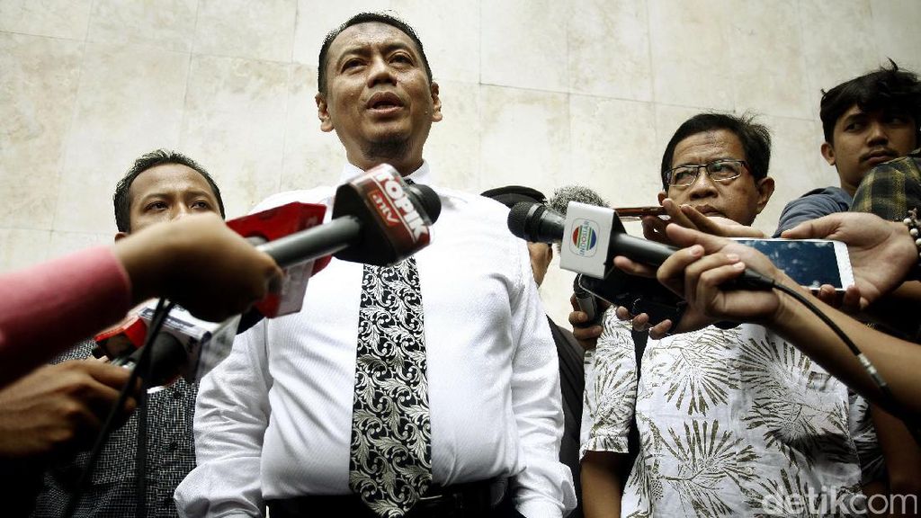 Munarman Absen Pemeriksaan soal Orasi Ahmad Dhani Munarman Absen Pemeriksaan soal Orasi Ahmad Dhani