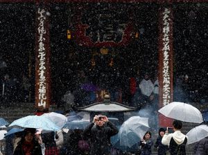 Jepang Bersalju Lebih Awal Sejak 54 Tahun Terakhir Jepang Bersalju Lebih Awal Sejak 54 Tahun Terakhir