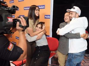 Cieee...Jessica Iskandar dan Ayu Ting Ting Pelukan, Akur?