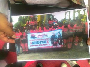 Foto Bareng Spanduk Agus-Sylvi, 63 Pasukan Oranye Diskors