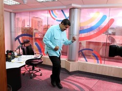 Saat Presiden Venezuela Menari Salsa Untuk Menghibur Rakyatnya yang Kelaparan