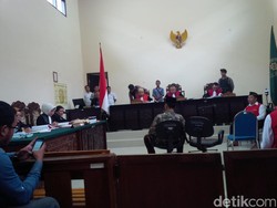 Hakim Tolak Eksepsi 5 Terdakwa Pembunuhan Pengikut Dimas Kanjeng