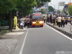 Ada Benda Mencurigakan di Depan Kantor Kecamatan Depok Sleman, Gegana Merapat