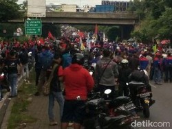 Ada Demo Buruh, Exit Tol Bitung dari Jakarta dan Merak Ditutup Total