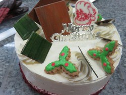 Ide Kreasi Kue Natal Memakai Filling Keju hingga Snow Red Cake dari Puratos