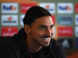 Jangan Pernah Berhenti Bikin Gol, Zlatan!