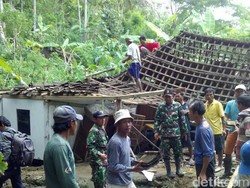 Puluhan Rumah di Pacitan Tertimpa Longsor