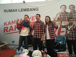 Ari Wibowo dan Memes Dukung Ahok di Rumah Lembang