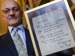 Puisi Anne Frank Dilelang Rp 2 Miliar