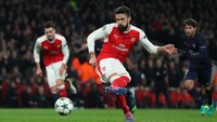 Akan tetapi, memasuki akhir babak pertama, The Gunners menyeimbangkan kedudukan melalui gol penalti Olivier Giroud. Reuters / Eddie Keogh.