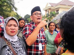 Ahok Batal Blusukan di Cipete, Ruhut Datang Menggantikan