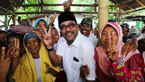 Blusukan ke Tangerang Selatan, Rano Jadi Rebutan Ibu-ibu