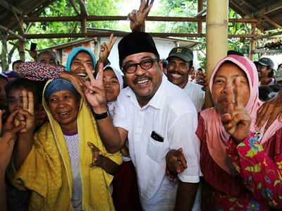 Blusukan ke Tangerang Selatan, Rano Jadi Rebutan Ibu-ibu