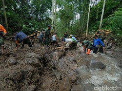 Tanah Longsor Terjadi di Jombang, Rumah Warga Diterjang Lumpur