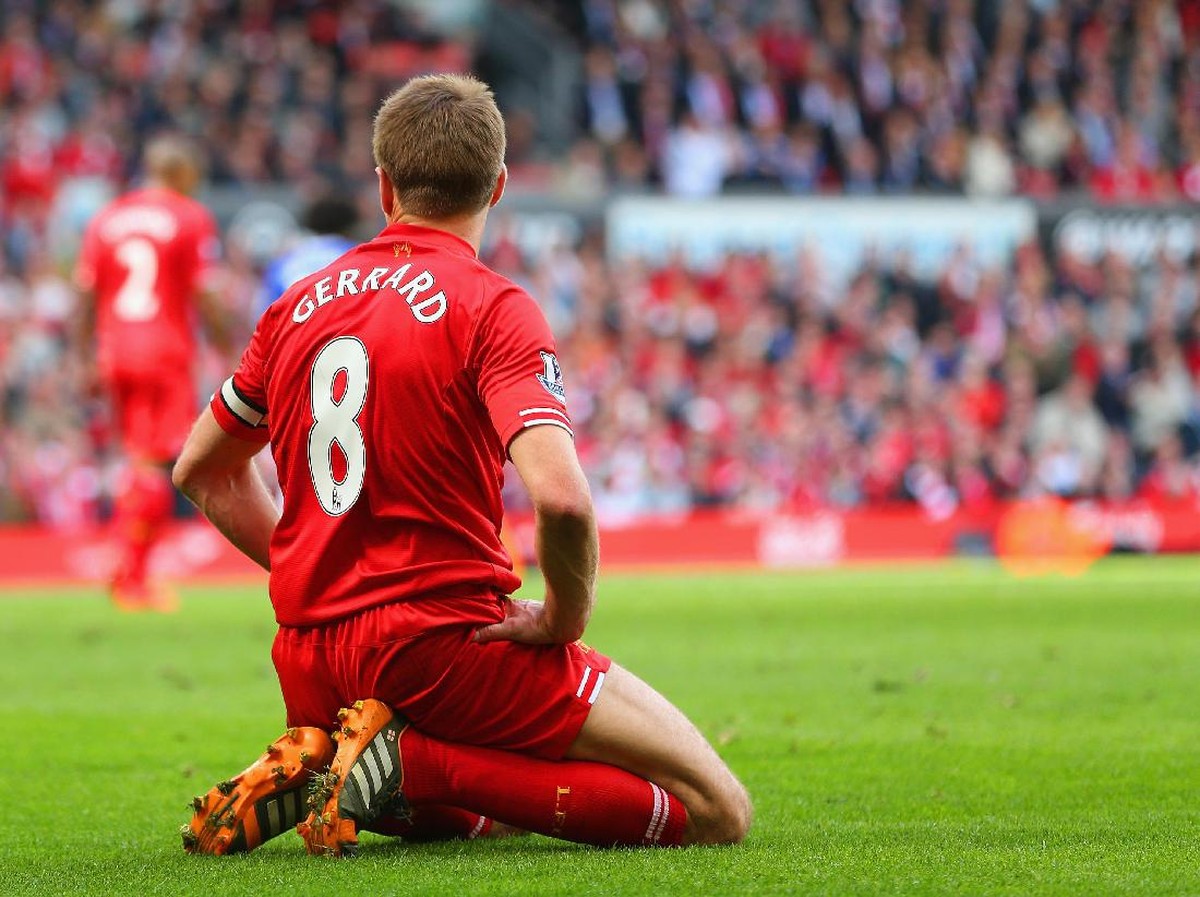 On This Day: Steven Gerrard Kepleset, Gelar Juara Sirna. (Foto: Getty Images/Clive Brunskill)