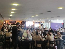 Pengalaman Langka, Makan Siang di Kantin Awak Kabin Emirates