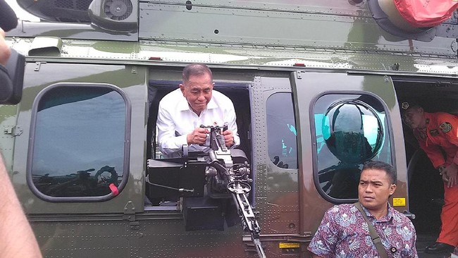 Menhan Terima Dua Helikopter Produksi PTDI