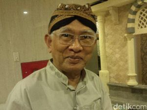 Gus Mus Ingatkan PBNU: Tak Usah Bicara Politik di Kantor NU Gus Mus Ingatkan PBNU: Tak Usah Bicara Politik di Kantor NU