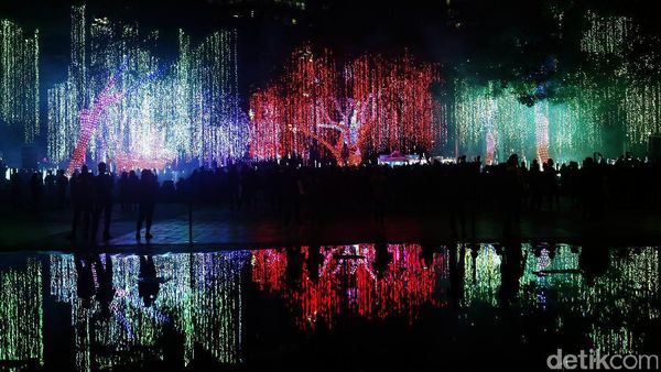 Bermandi Cahaya Warna-warni Nan Romantis di Filipina