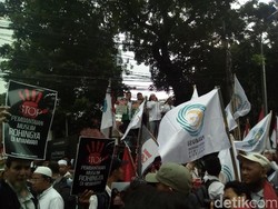 Aksi Solidaritas Rohingya, Massa Berdatangan ke Depan Kedubes Myanmar