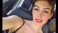 Georgina Rodriguez jelas jadi WAGs paling sering tampil di 2017. Ini tak terlepas dari kecemerlangan sang kekasih, Cristiano Ronaldo, yang meraih lima trofi bersama Real Madrid plus dua penghargaan individu yang bergengsi, yakni Pemain Terbaik FIFA dan Ballon dOr. (Foto: Georgina Rodriguez/Instagram)