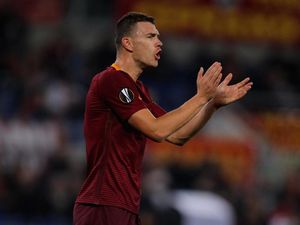 Dzeko Puas Cetak Gol Indah dan Roma Lolos