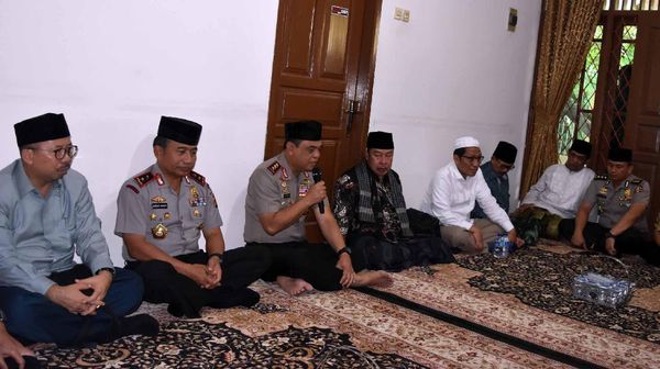 Wakapolri Kunjungi Pondok Pesantren di Cirebon