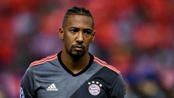 Jerome Boateng MADRID, SPAIN - SEPTEMBER 28: Jerome Boateng of FC Bayern Muenchen looks on prior to the UEFA Champions League Group D match between Club Atletico de Madrid and FC Bayern Muenchen at Vicente Calderon Stadium on September 28, 2016 in Madrid, Spain. (Photo by David Ramos/Getty Images)