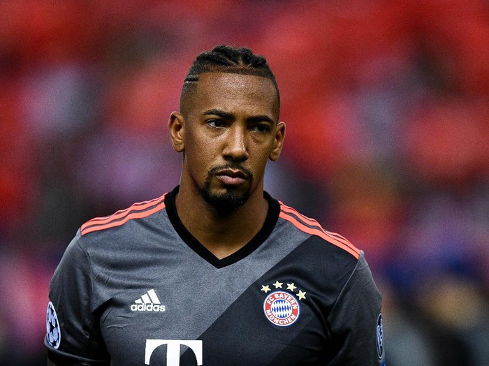 MADRID, SPAIN - SEPTEMBER 28:  Jerome Boateng of FC Bayern Muenchen looks on prior to the UEFA Champions League Group D match between Club Atletico de Madrid and FC Bayern Muenchen at Vicente Calderon Stadium on September 28, 2016 in Madrid, Spain.  (Photo by David Ramos/Getty Images)