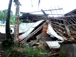 Bangunan PAUD di Sukabumi Ambruk Diguyur Hujan