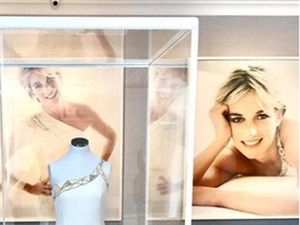 Donatella Versace Sumbang Gaun Milik Putri Diana untuk Museum Budaya