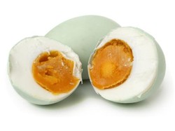 Lebih Baik Mana, Telur Rebus Bebek Biasa atau Telur Asin?