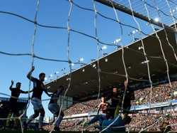 Aguero Dua Gol, City Menang dan Kuasai Puncak Klasemen