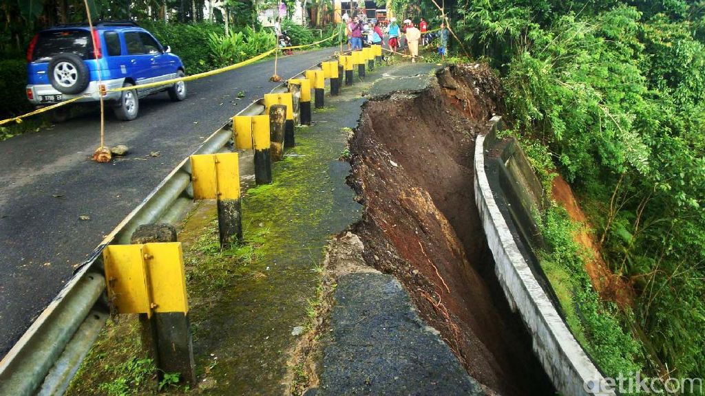 Banjir dan Longsor Landa Beberapa Wilayah di Banyumas Banjir dan Longsor Landa Beberapa Wilayah di Banyumas