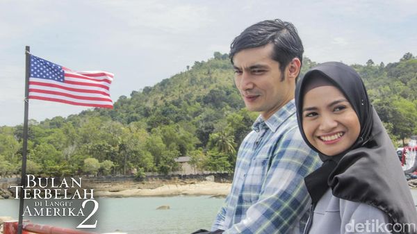 Ngintip Adegan Bulan Terbelah di Amerika 2