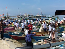 Ditemani Susi, Jokowi Sapa Nelayan Makassar di Pinggir Laut