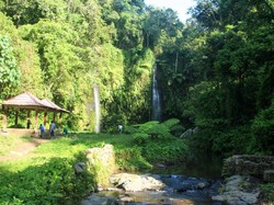 Sudah Tahu? Ada Air Terjun Cantik di Kaki Gunung Rinjani