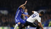Namun, pada menit ke-45, Chelsea berhasil menyamakan kedudukan lewat gol indah Pedro Rodriguez. Skor 1-1 menutup babak pertama.