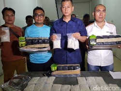 Gerebek Sebuah Rumah di Medan, Polisi Amankan Sabu dan Ekstasi Asal Malaysia
