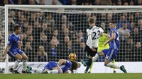 Pada pertandingan di Stamford Bridge, Minggu (27/11/2016) dinihari WIB, Spurs tampil lebih baik di babak pertama. Tim tamu pun unggul duluan ketika Christian Eriksen menjebol gawang Chelsea pada menit ke-11.