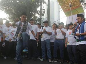 Ciaaat!! Aksi Bos Pertamina Adu Jurus Silat Hingga Berguling di Aspal