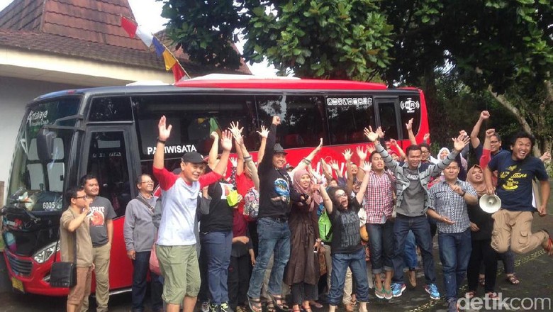 Foto: Pose melompat bersama dTraveler (Afif/detikTravel) Foto: Pose melompat bersama dTraveler (Afif/detikTravel)