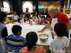 Riuh dan Penuh Atraksi,  60 Anak Belajar Bikin Pasta Bersama Chef Gino Campagna