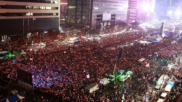 Ratusan Ribu Warga Korsel Serukan Presiden Park Mundur