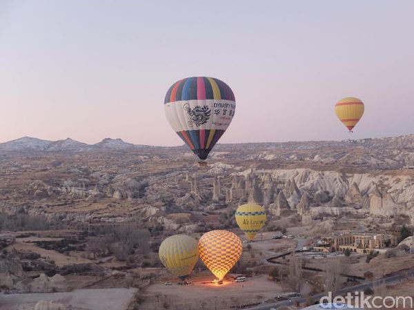 Sensasi Melayang di Langit Kota Batu Turki