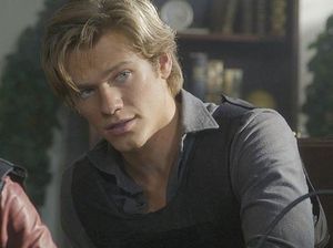 Kenalan dengan Lucas Till Si MacGyver terbaru