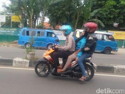 Kisah Polisi Karawang Bantu Ibu Hamil yang Pingsan di Jalan