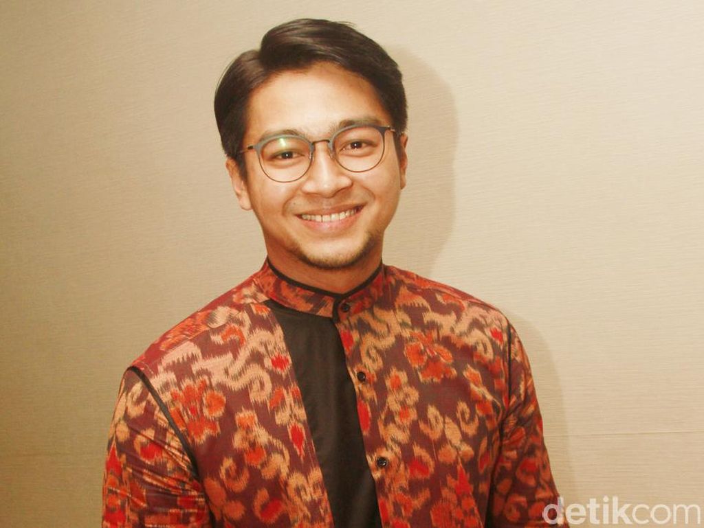 Jadi Ustaz di 99 Nama Cinta, Deva Mahenra Tak Masalah Berjenggot Jadi Ustaz di 99 Nama Cinta, Deva Mahenra Tak Masalah Berjenggot
